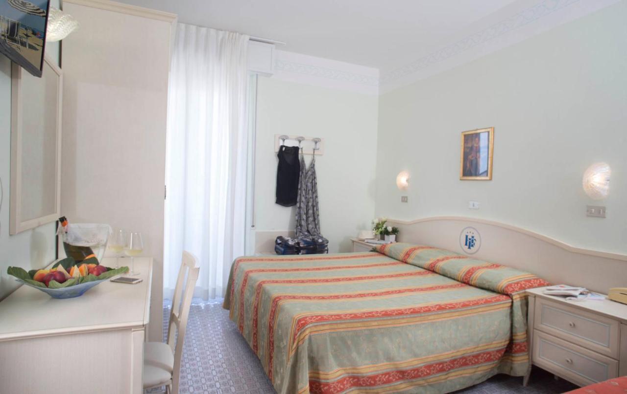 Hotel Franca Bellaria-Igea Marina Buitenkant foto